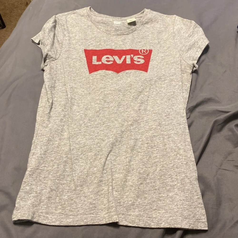 Women’s Grey Size Medium Levi’s Tshirt